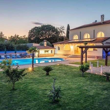 Via Flavia With Common Pool Hotel Labinci Luaran gambar