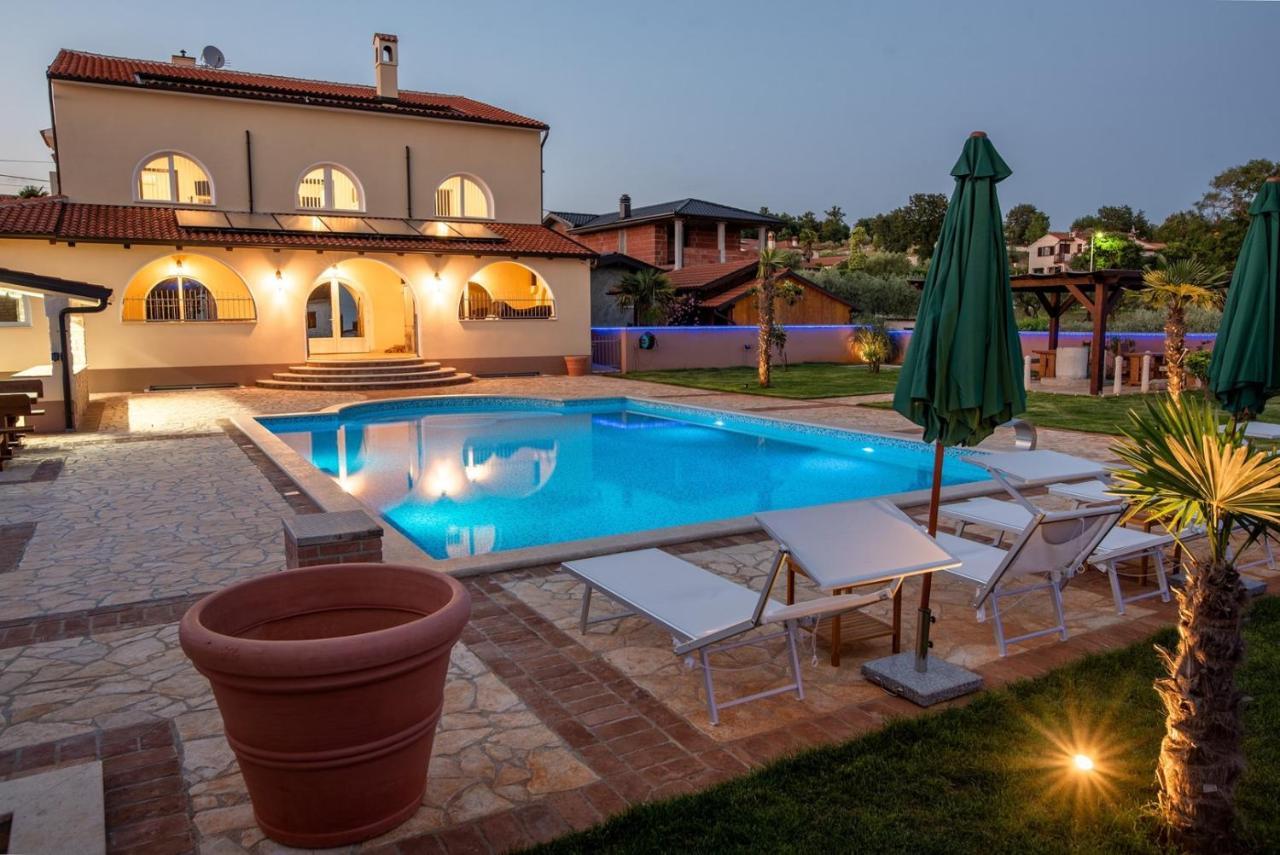 Via Flavia With Common Pool Hotel Labinci Luaran gambar