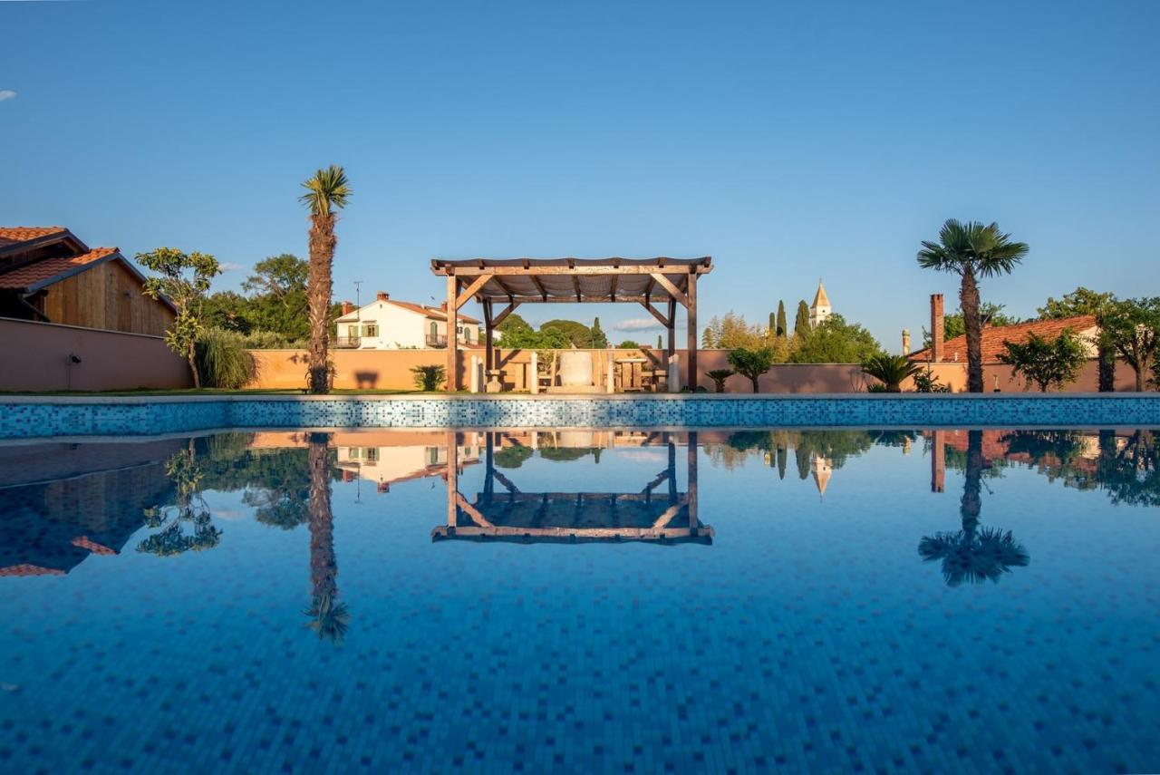 Via Flavia With Common Pool Hotel Labinci Luaran gambar
