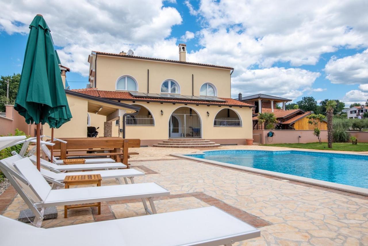 Via Flavia With Common Pool Hotel Labinci Luaran gambar