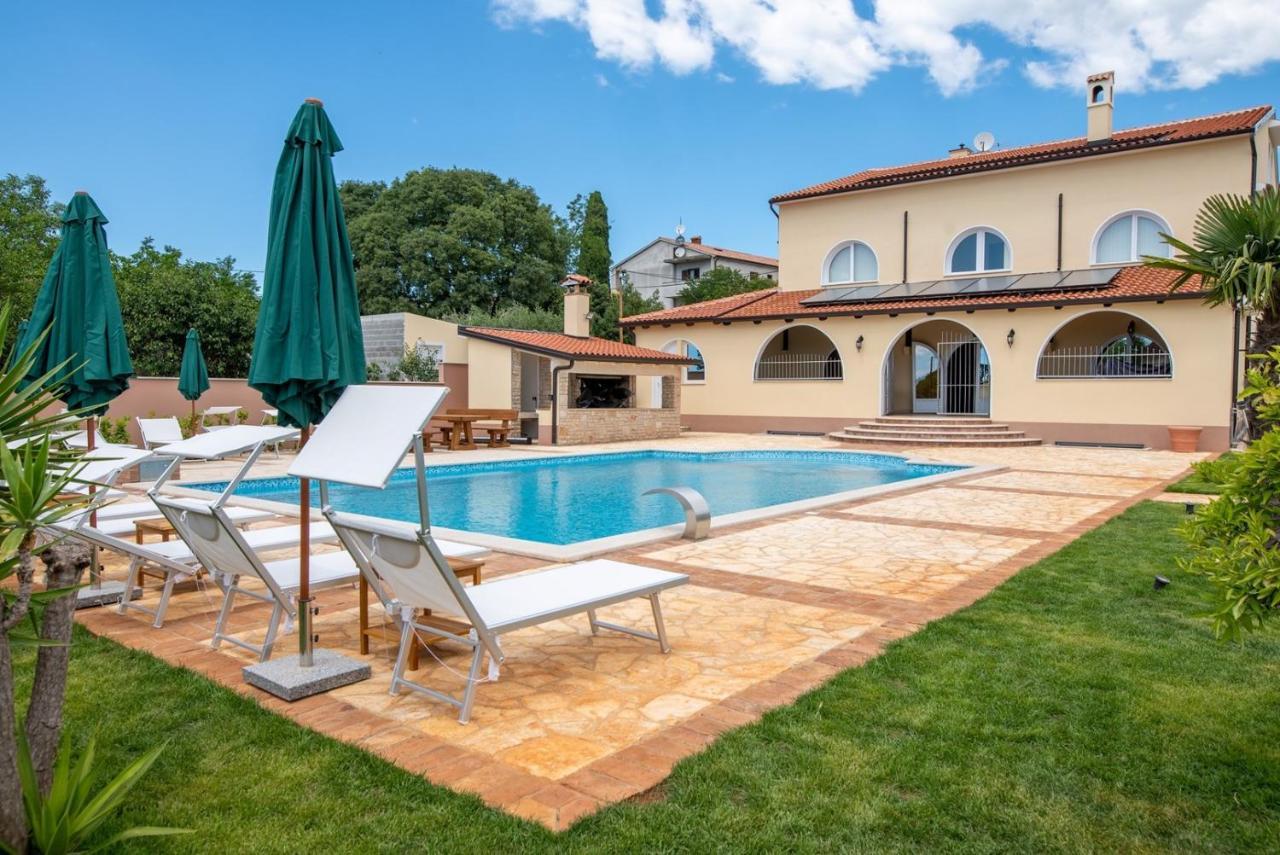 Via Flavia With Common Pool Hotel Labinci Luaran gambar