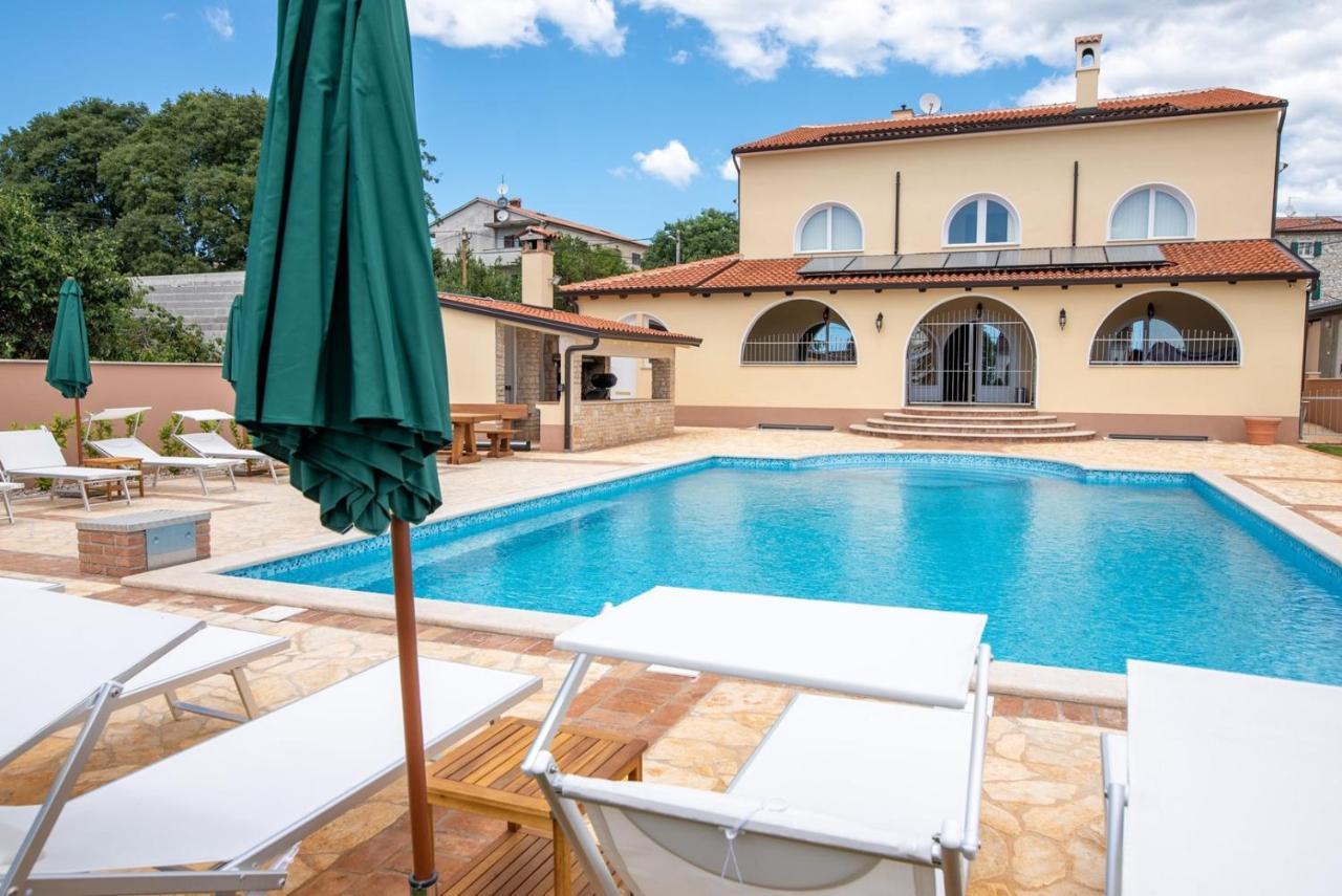 Via Flavia With Common Pool Hotel Labinci Luaran gambar