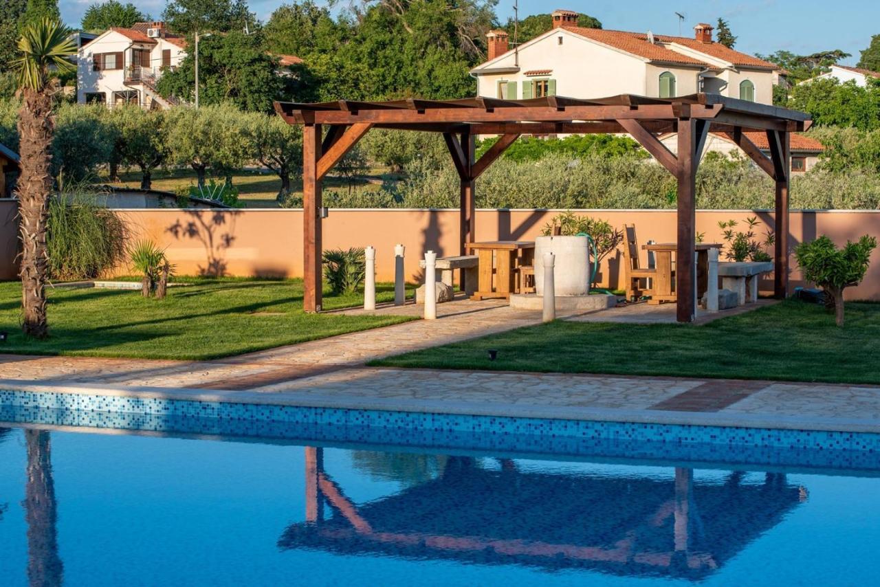 Via Flavia With Common Pool Hotel Labinci Luaran gambar