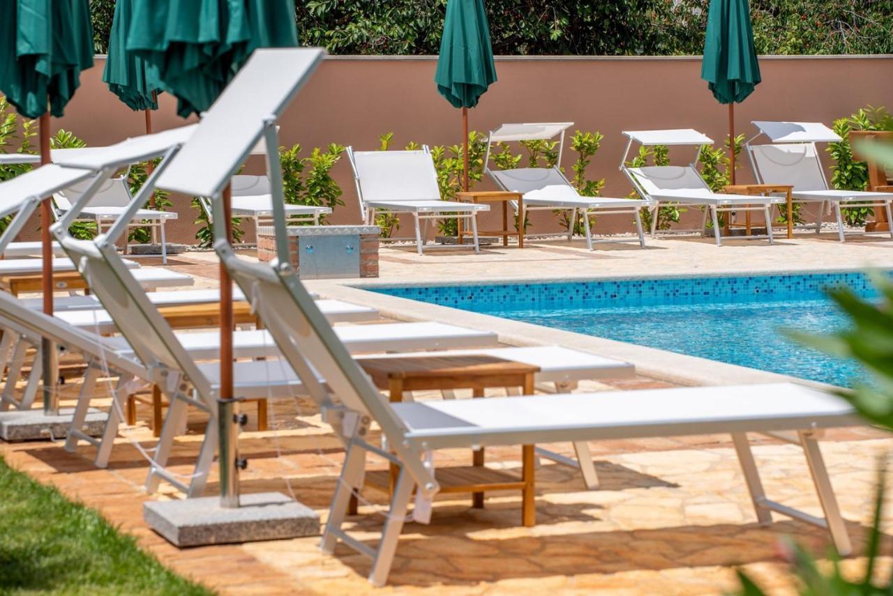 Via Flavia With Common Pool Hotel Labinci Luaran gambar