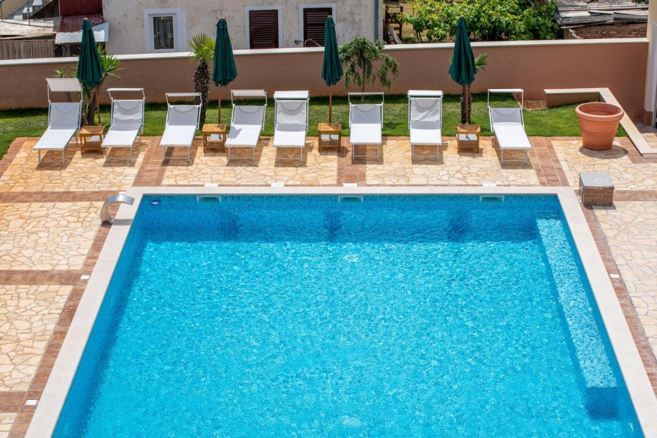 Via Flavia With Common Pool Hotel Labinci Luaran gambar